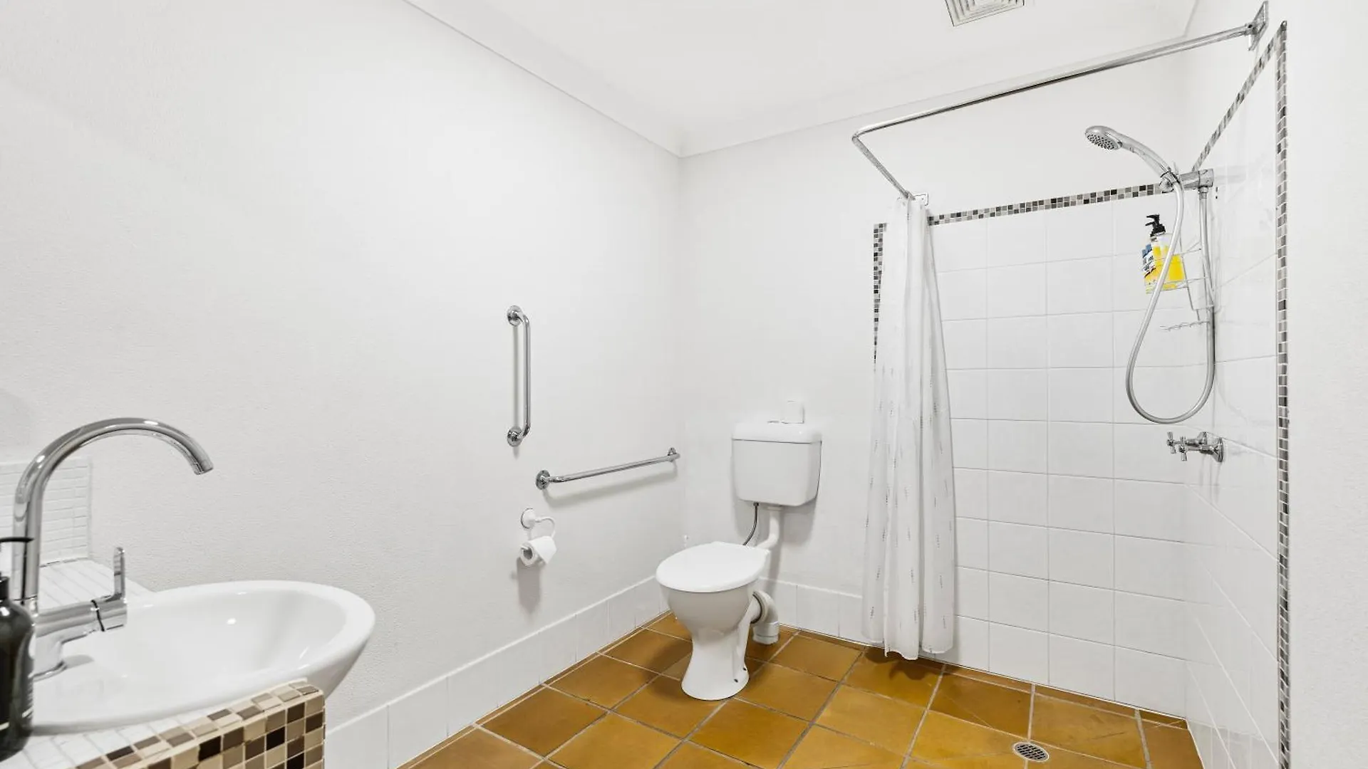 Caloundra Affordable Beachside Studio